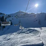 Alpen Sky شقة